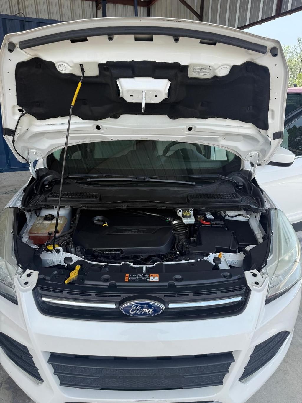 Ford Escape Vehicle Full-screen Gallery Image 07