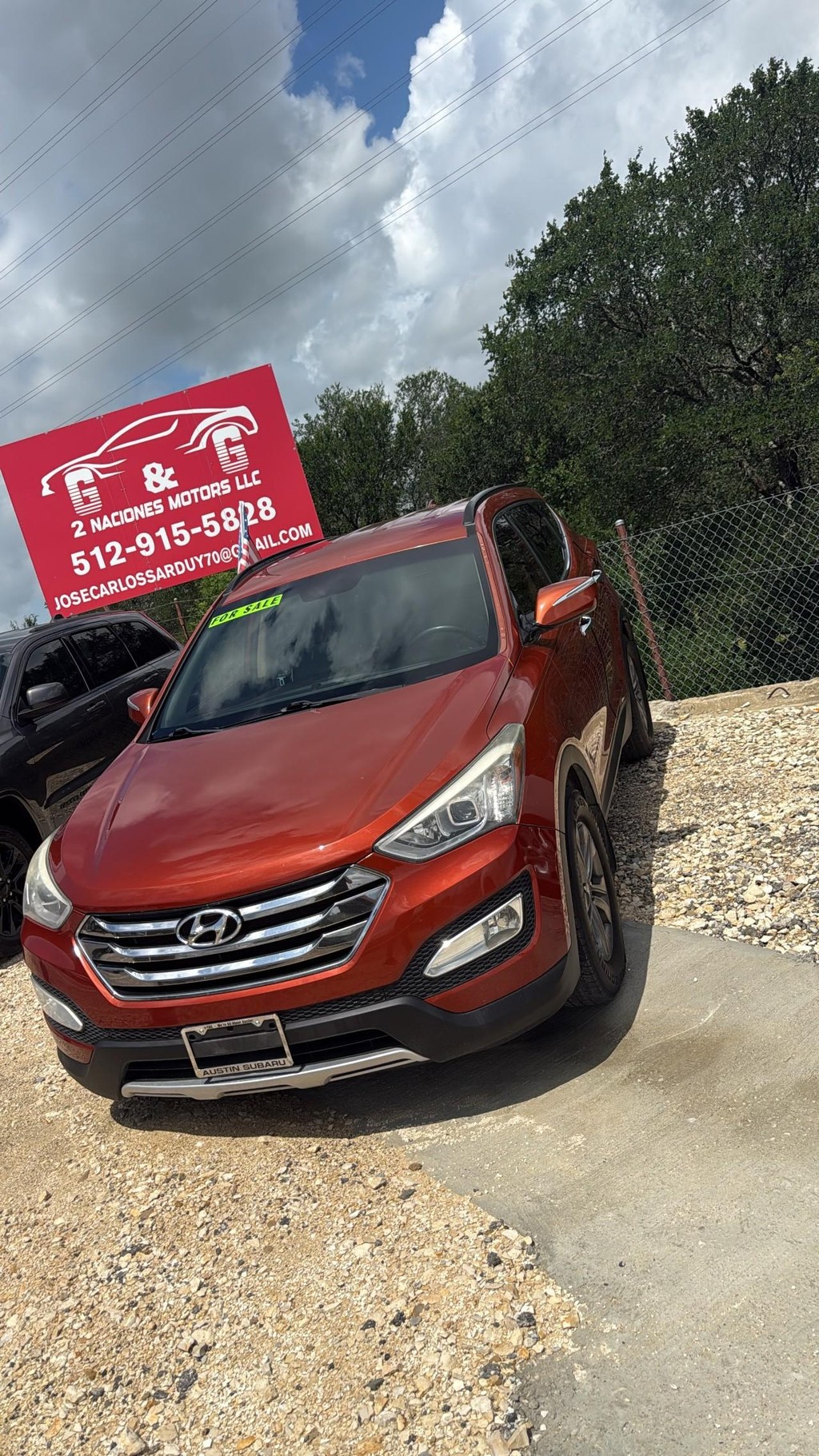 Hyundai Santa Fe Sport Vehicle Full-screen Gallery Image 02