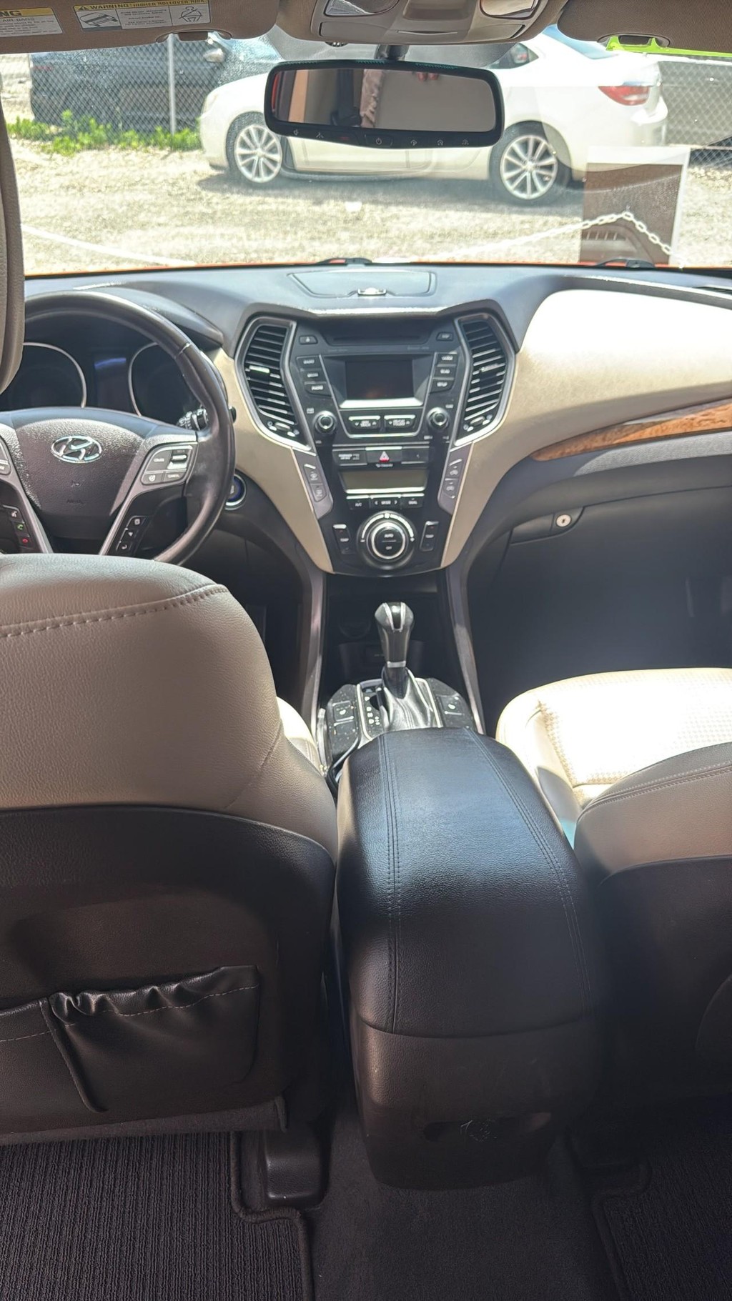 Hyundai Santa Fe Sport Vehicle Full-screen Gallery Image 05