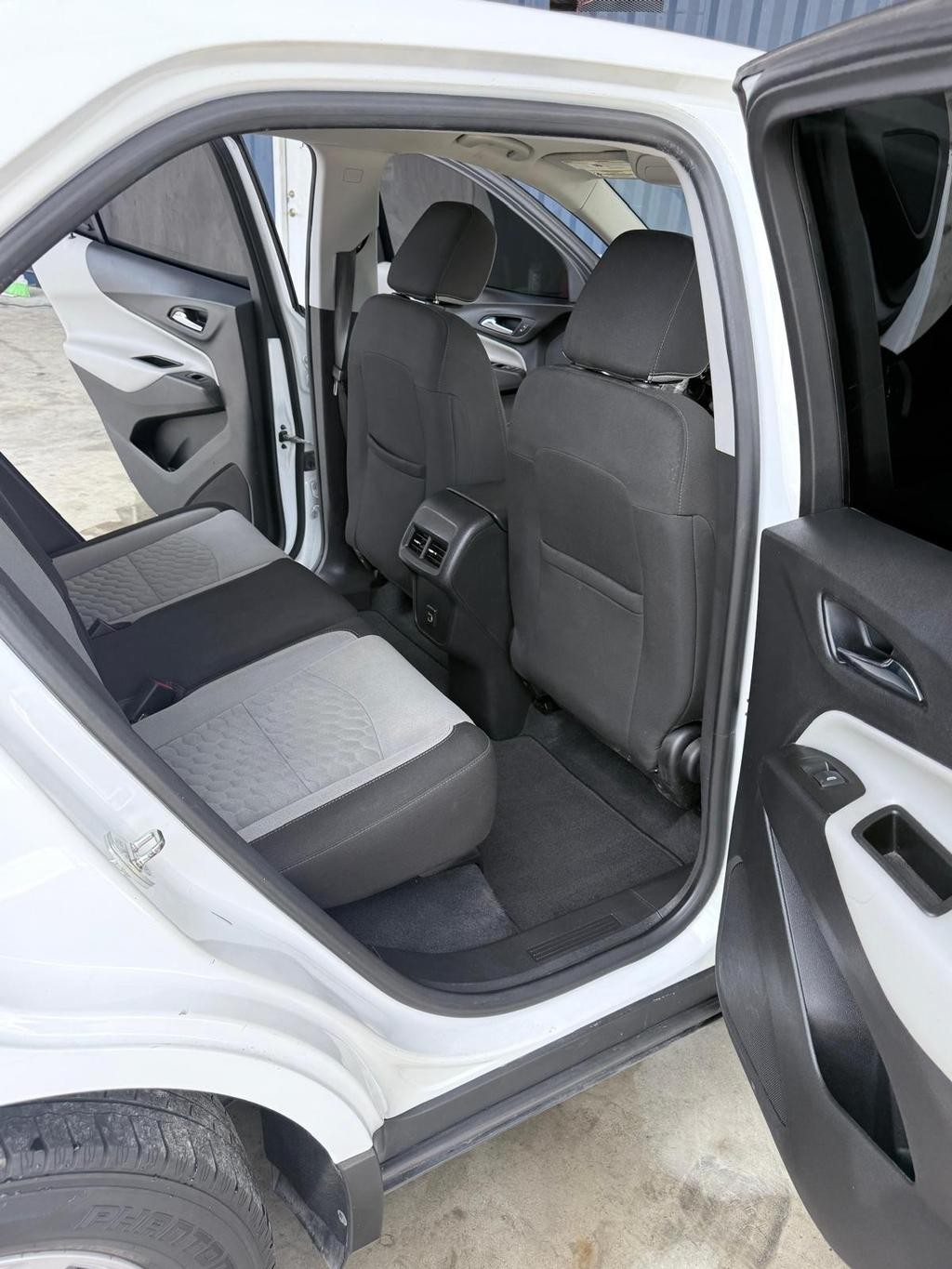 Chevrolet Equinox Vehicle Full-screen Gallery Image 04