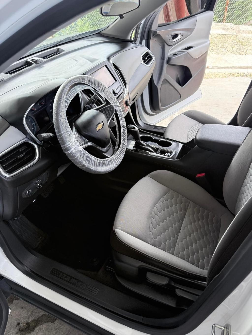 Chevrolet Equinox Vehicle Full-screen Gallery Image 07