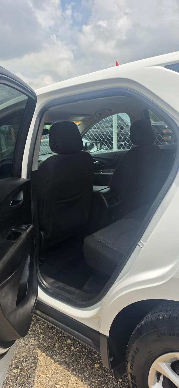 Chevrolet Equinox Vehicle Full-screen Gallery Image 03