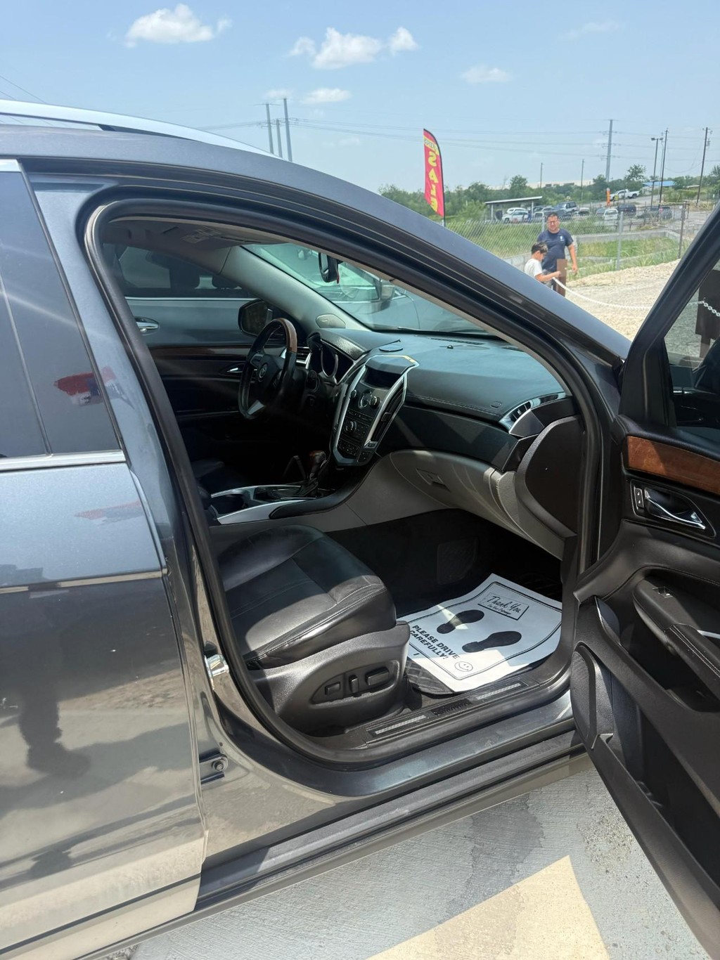 Cadillac SRX Vehicle Full-screen Gallery Image 03