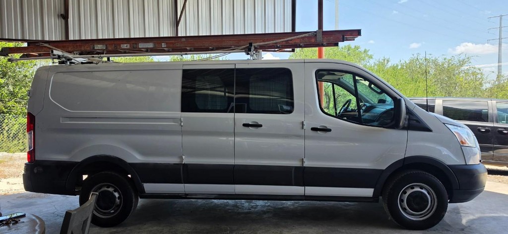 Ford Transit 250 Vehicle Full-screen Gallery Image 05
