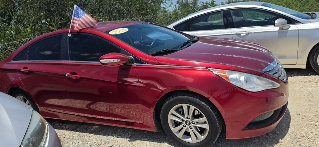 Hyundai Sonata Vehicle Full-screen Gallery Image 05