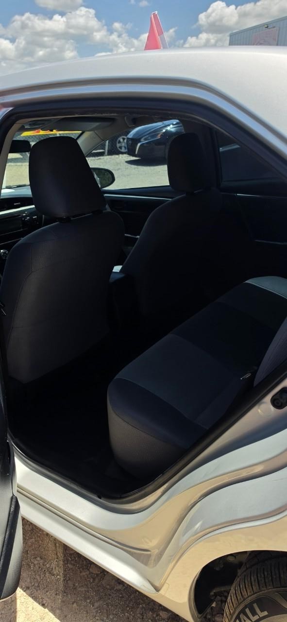 Toyota Corolla Vehicle Full-screen Gallery Image 03