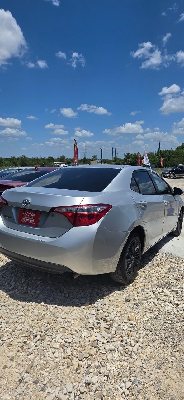 Toyota Corolla Vehicle Full-screen Gallery Image 04