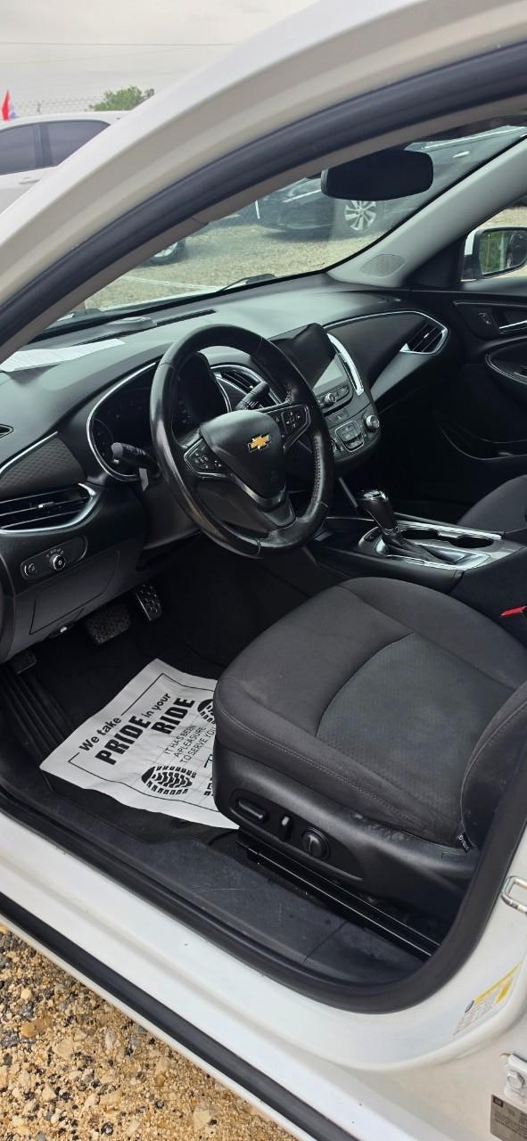 Chevrolet Malibu Vehicle Full-screen Gallery Image 03