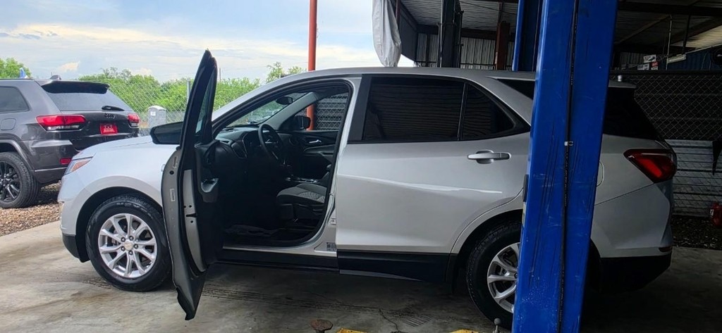 Chevrolet Equinox Vehicle Full-screen Gallery Image 04