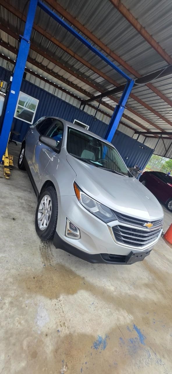 Chevrolet Equinox Vehicle Full-screen Gallery Image 02