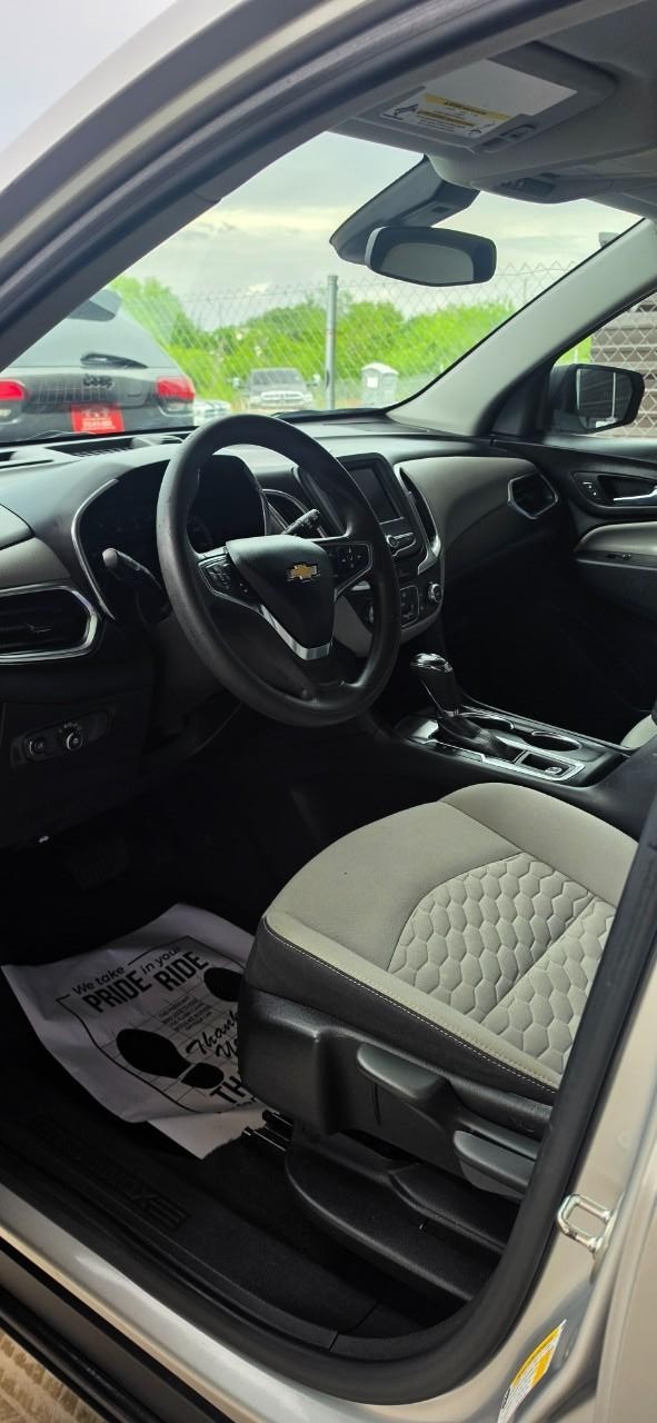 Chevrolet Equinox Vehicle Full-screen Gallery Image 03