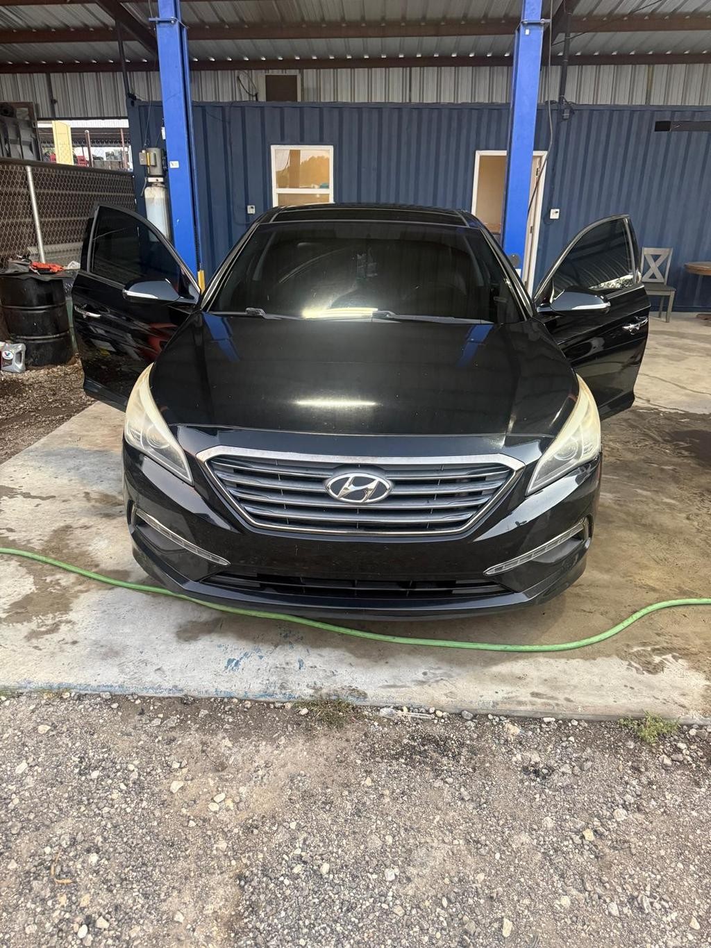 Hyundai Sonata Vehicle Full-screen Gallery Image 02