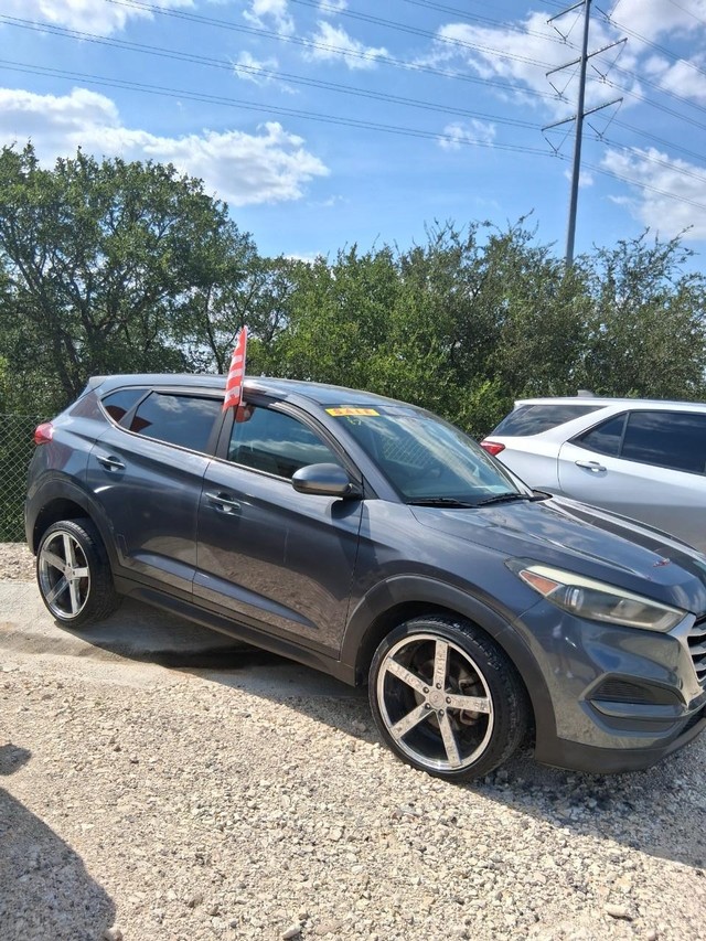 Hyundai Tucson Vehicle Full-screen Gallery Image 02