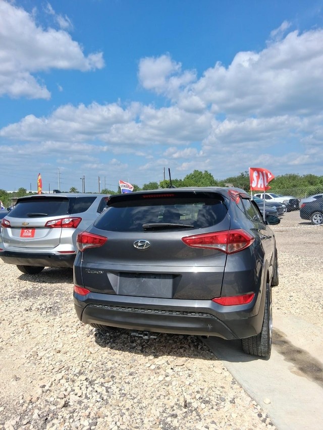 Hyundai Tucson Vehicle Full-screen Gallery Image 05