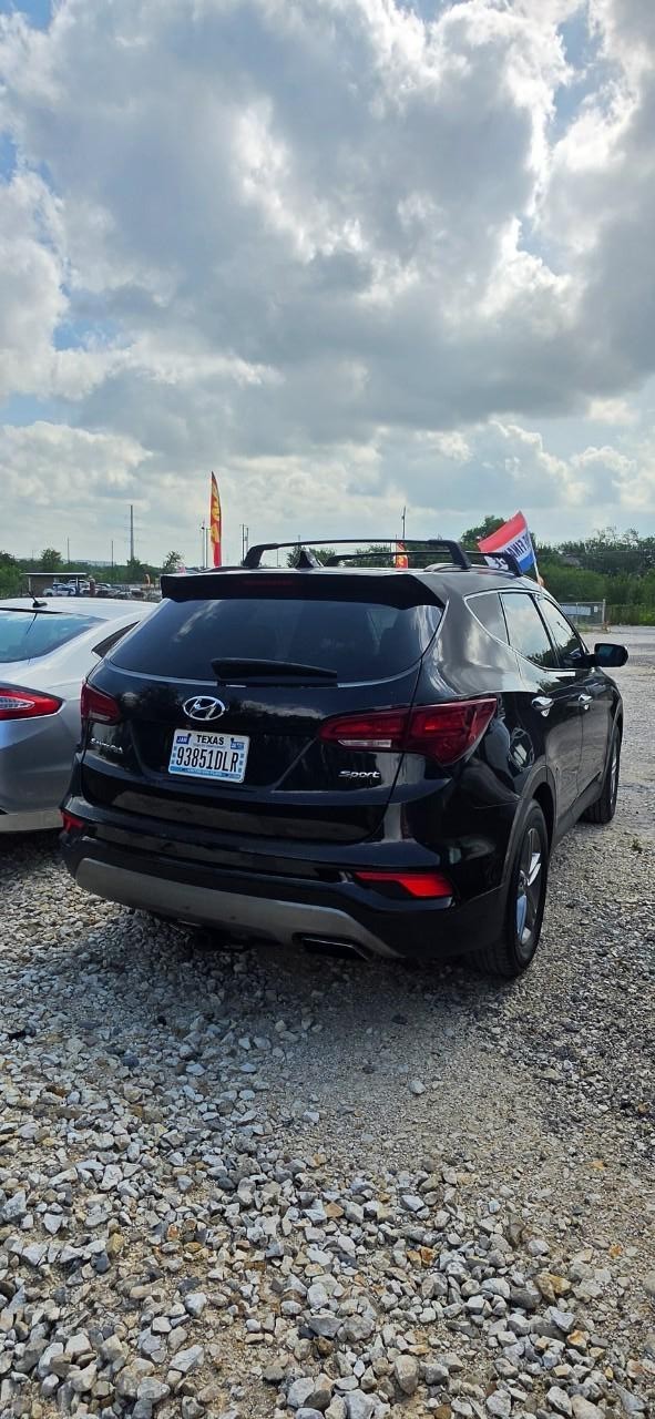 Hyundai Santa Fe Sport Vehicle Full-screen Gallery Image 06