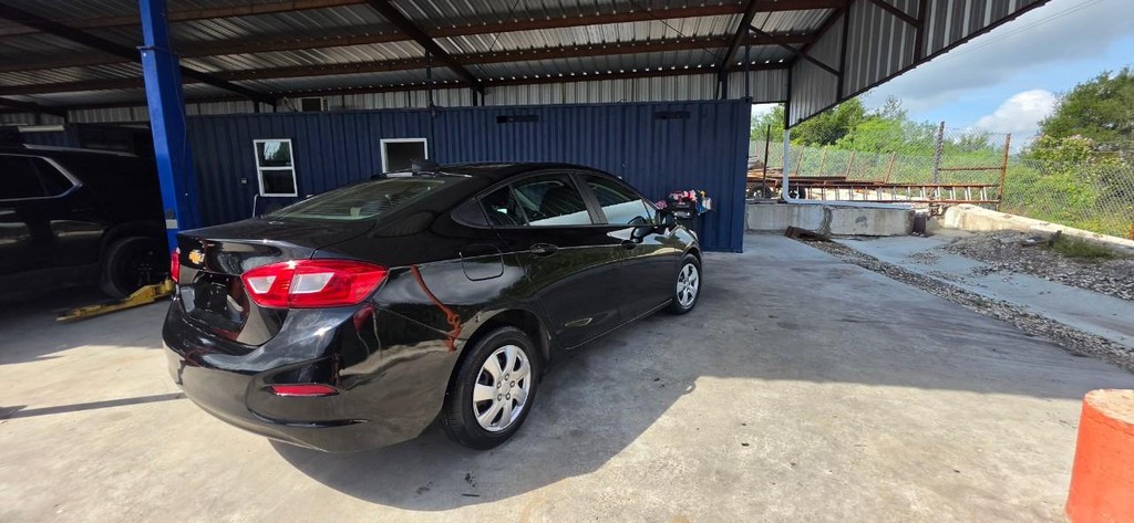 Chevrolet Cruze Vehicle Full-screen Gallery Image 05