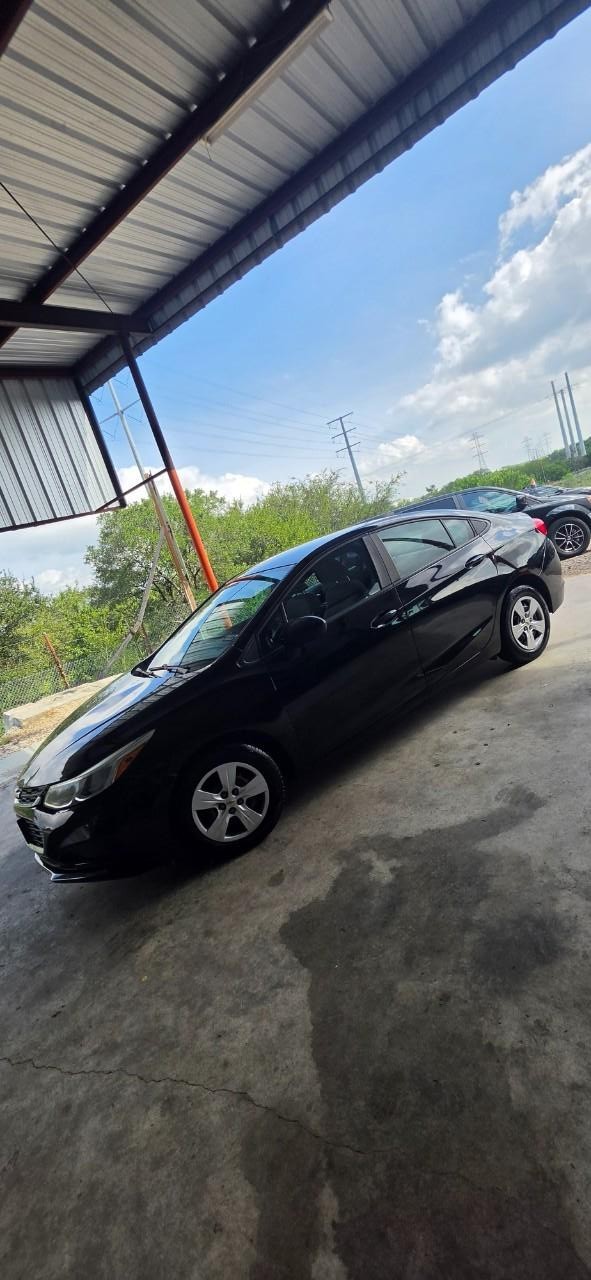 Chevrolet Cruze Vehicle Full-screen Gallery Image 02