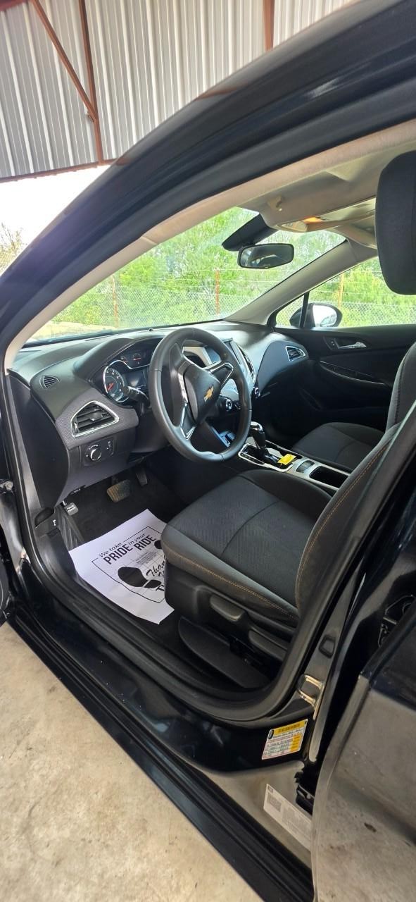 Chevrolet Cruze Vehicle Full-screen Gallery Image 03