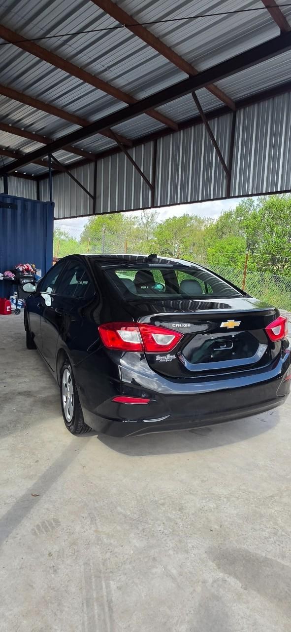 Chevrolet Cruze Vehicle Full-screen Gallery Image 06