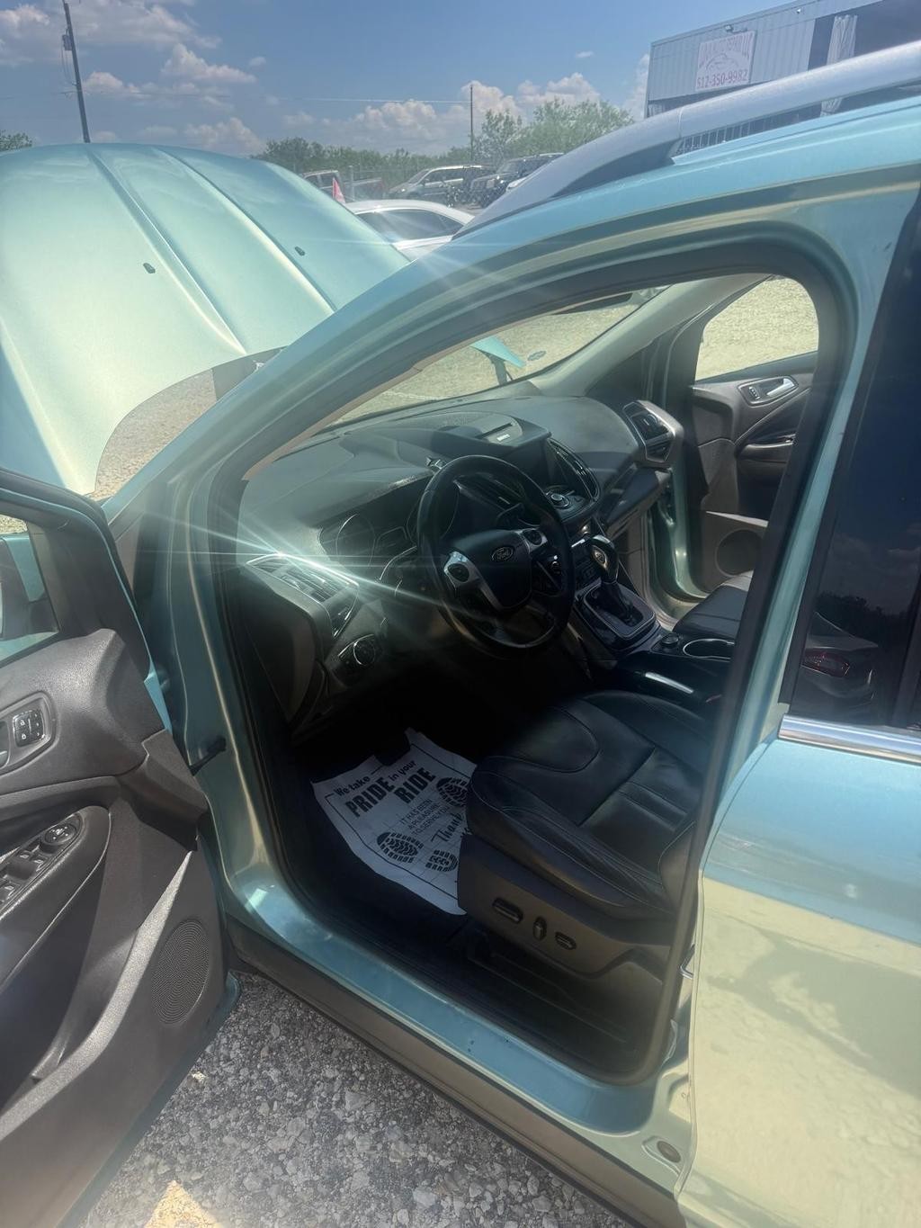 Ford Escape Vehicle Full-screen Gallery Image 03