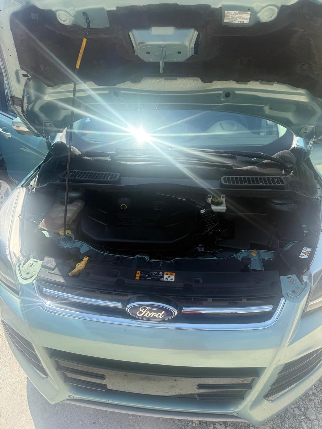 Ford Escape Vehicle Full-screen Gallery Image 04