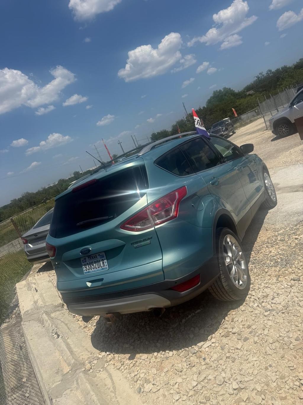 Ford Escape Vehicle Full-screen Gallery Image 07