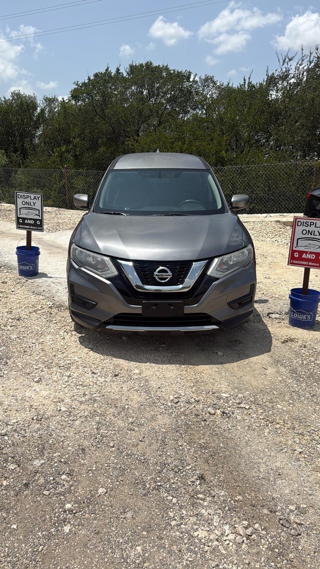Nissan Rogue Vehicle Full-screen Gallery Image 02