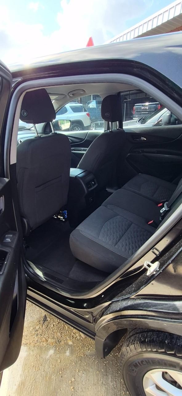 Chevrolet Equinox Vehicle Full-screen Gallery Image 05