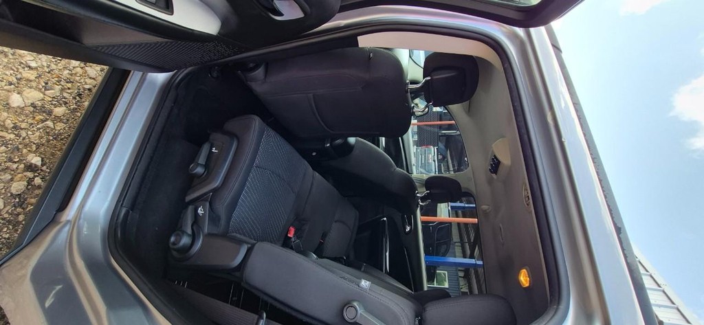 Dodge Journey Vehicle Full-screen Gallery Image 05