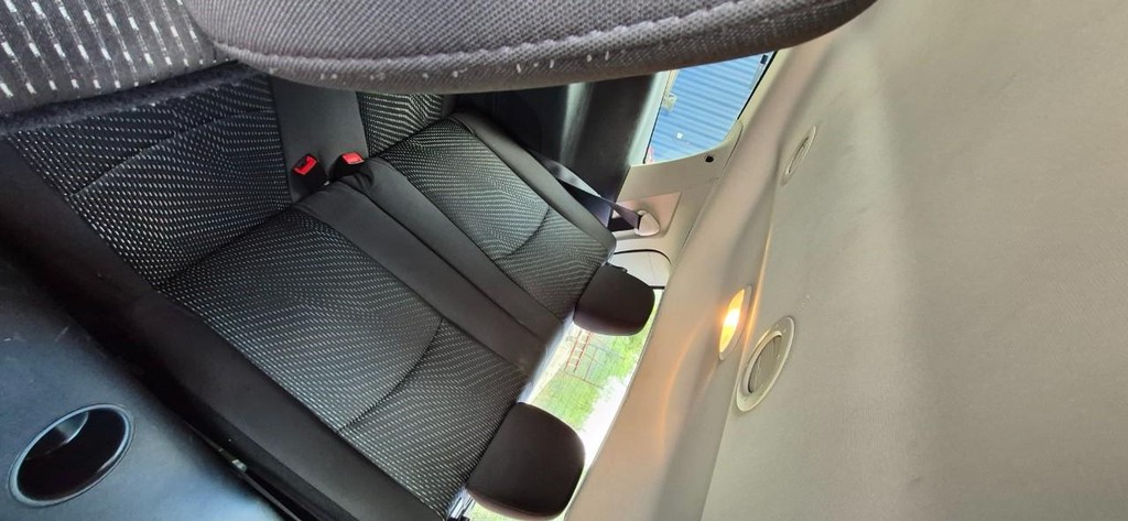 Dodge Journey Vehicle Full-screen Gallery Image 06