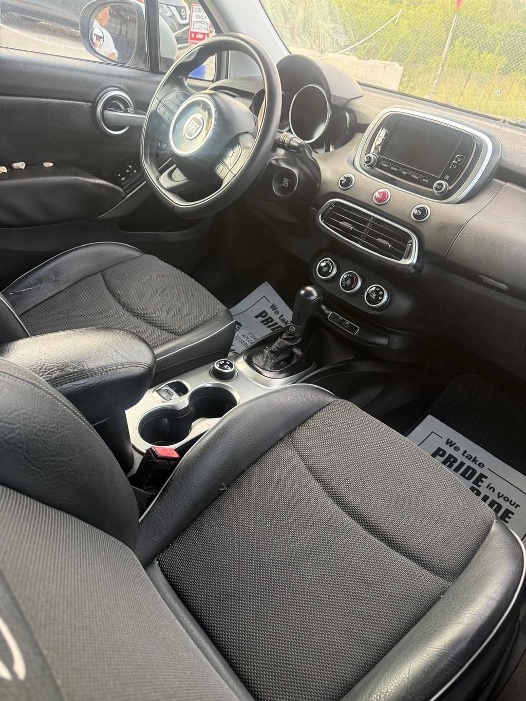 FIAT 500X Vehicle Full-screen Gallery Image 03
