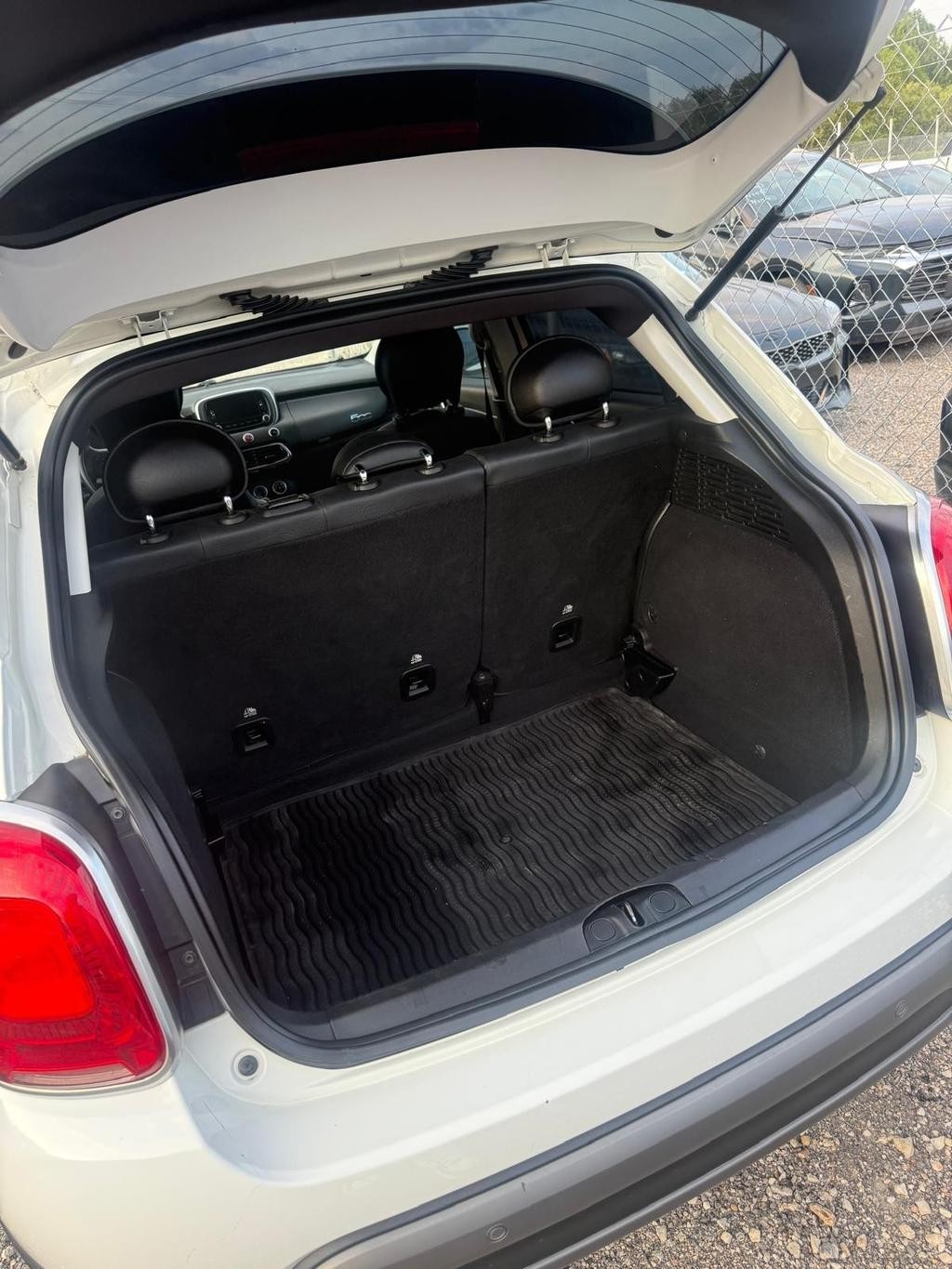 FIAT 500X Vehicle Full-screen Gallery Image 06