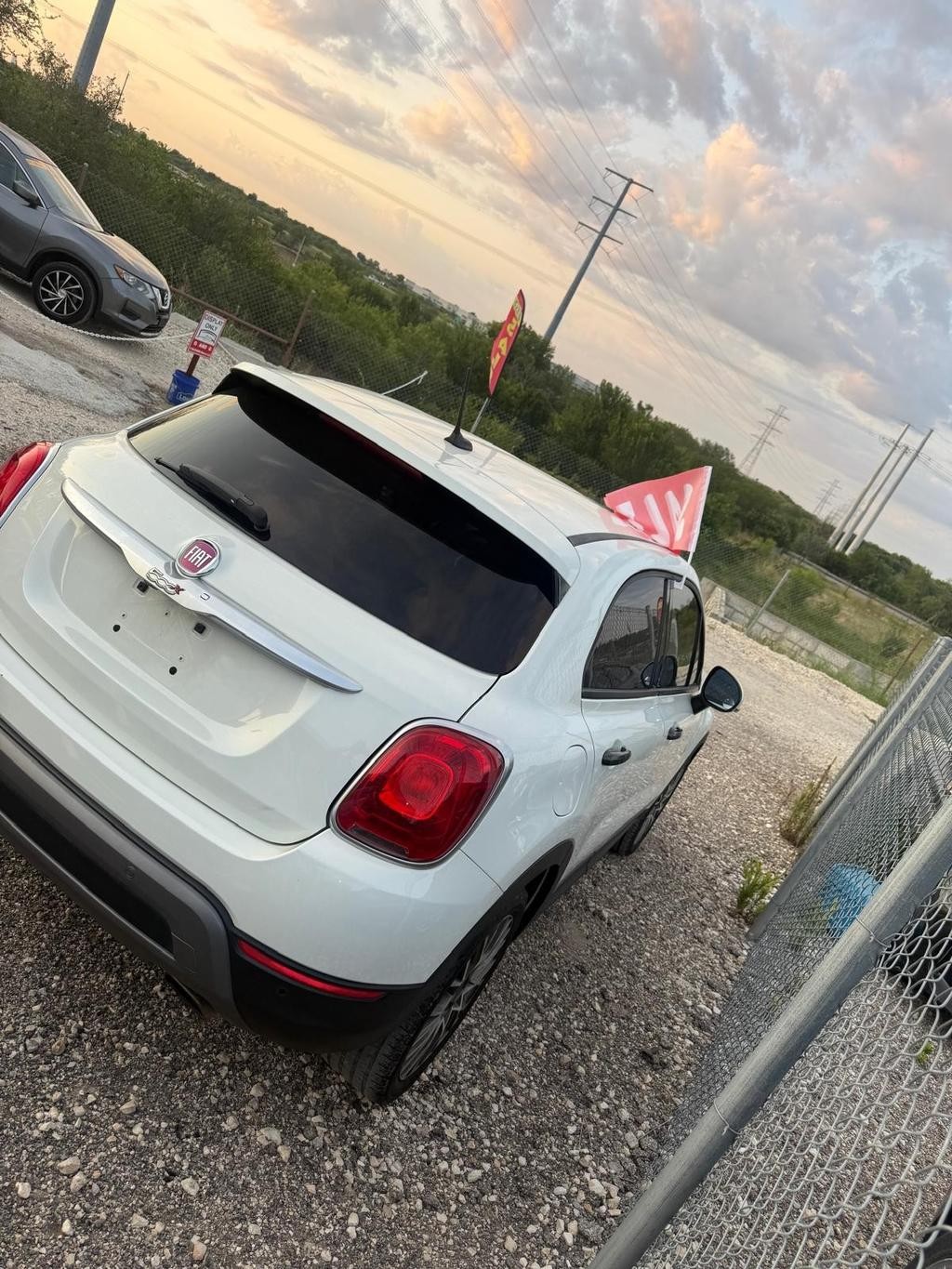 FIAT 500X Vehicle Full-screen Gallery Image 08
