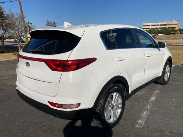 Kia Sportage Vehicle Full-screen Gallery Image 03