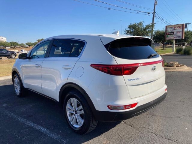 Kia Sportage Vehicle Full-screen Gallery Image 04