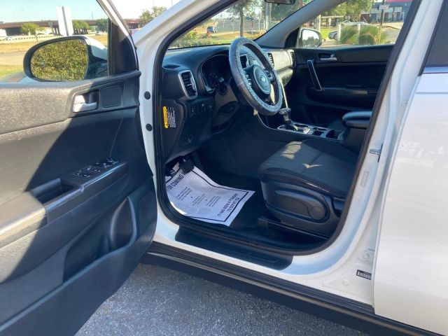 Kia Sportage Vehicle Full-screen Gallery Image 05