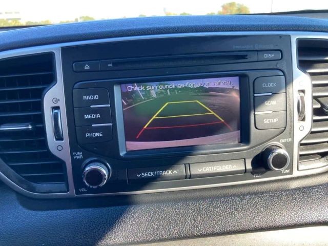 Kia Sportage Vehicle Full-screen Gallery Image 09