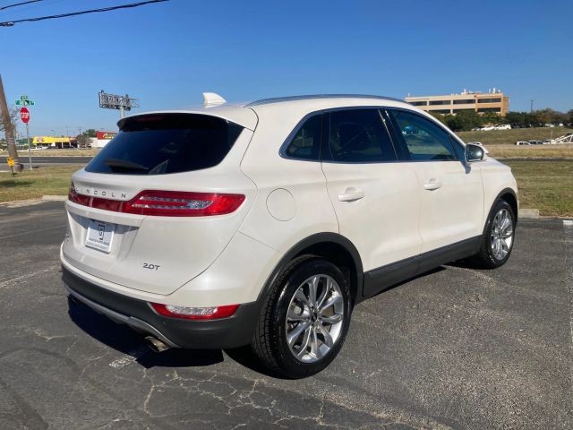 Lincoln MKC Vehicle Full-screen Gallery Image 3