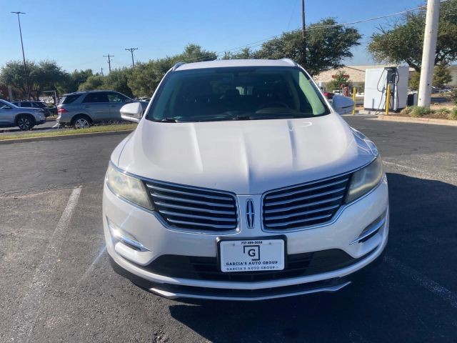 Lincoln MKC Vehicle Full-screen Gallery Image 5