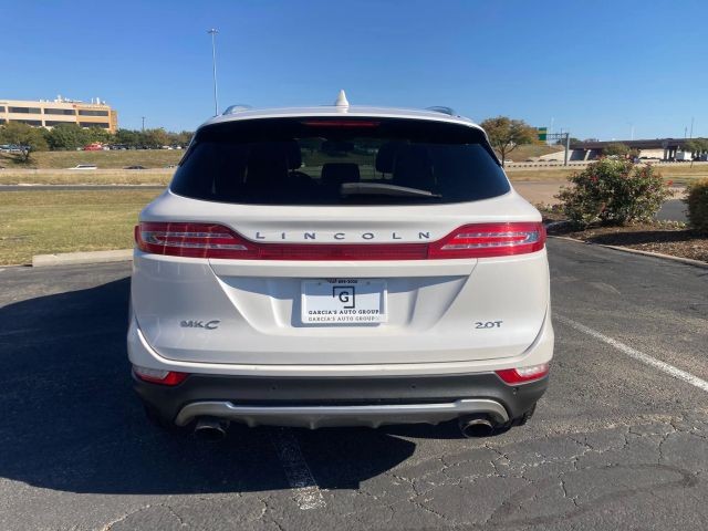 Lincoln MKC Vehicle Full-screen Gallery Image 6