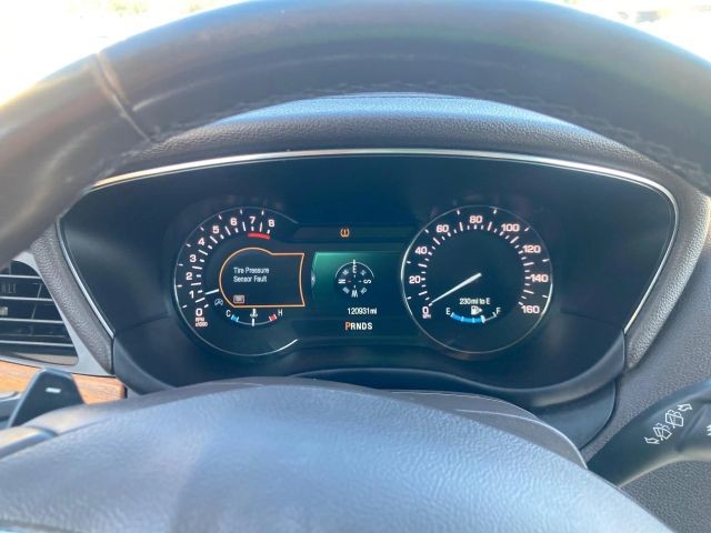 Lincoln MKC Vehicle Full-screen Gallery Image 11