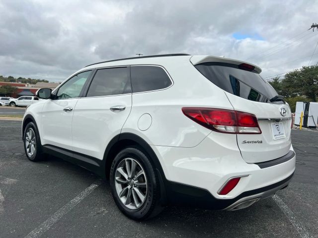 Hyundai Santa Fe Vehicle Full-screen Gallery Image 03