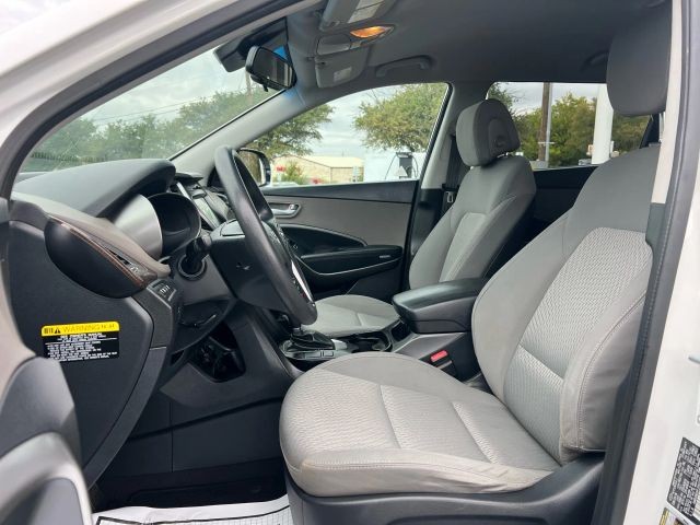 Hyundai Santa Fe Vehicle Full-screen Gallery Image 05