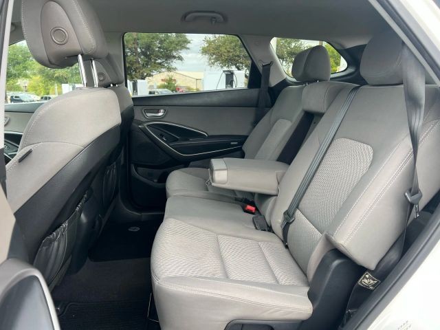 Hyundai Santa Fe Vehicle Full-screen Gallery Image 06