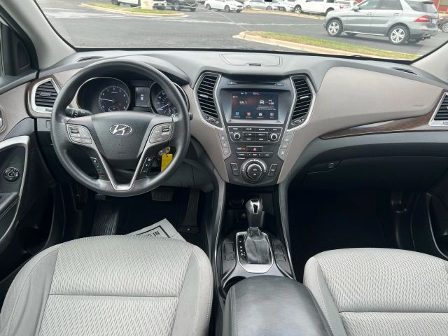 Hyundai Santa Fe Vehicle Full-screen Gallery Image 08