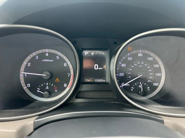 Hyundai Santa Fe Vehicle Full-screen Gallery Image 09