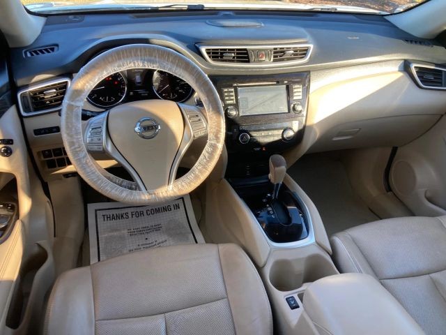 Nissan Rogue Vehicle Full-screen Gallery Image 8