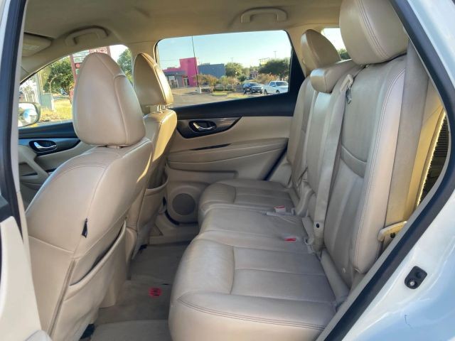 Nissan Rogue Vehicle Full-screen Gallery Image 9