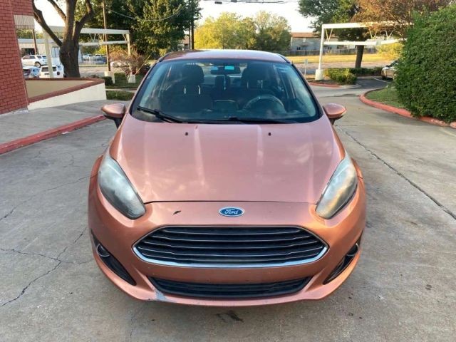 Nissan Versa Vehicle Full-screen Gallery Image 5