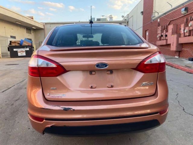 Nissan Versa Vehicle Full-screen Gallery Image 6